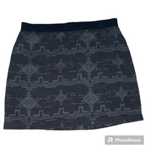 AMERICAN EAGLE OUTFITTERS | Women’s Black & Charcoal Pattern Mini Skirt, Size 4